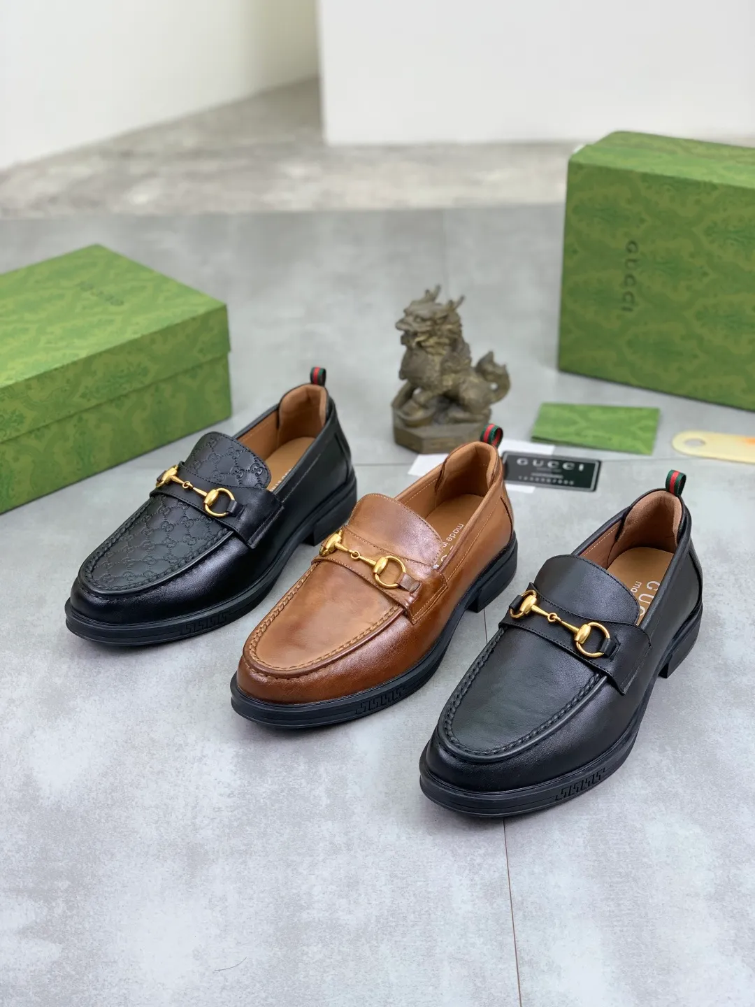 Men's shoes💰P500💰【New model, soft and comfortable Gucci classic business leather shoes hot selection (Gucci) official website latest Gucci 🎁 business leather shoes, hot style 💥 simple and elegant style, exclusive for trendy men. Unique official website latest brand original double G embossed element 👑Gucci Original decoration, fashionable and generous, made of original calfskin ✅ fully imported first-layer pigskin lining, official website designated wear-resistant, rubber business outsole, real-life photos of classic models at the counter 🎬38-44 (customized for 45) 3⃣️ colors available